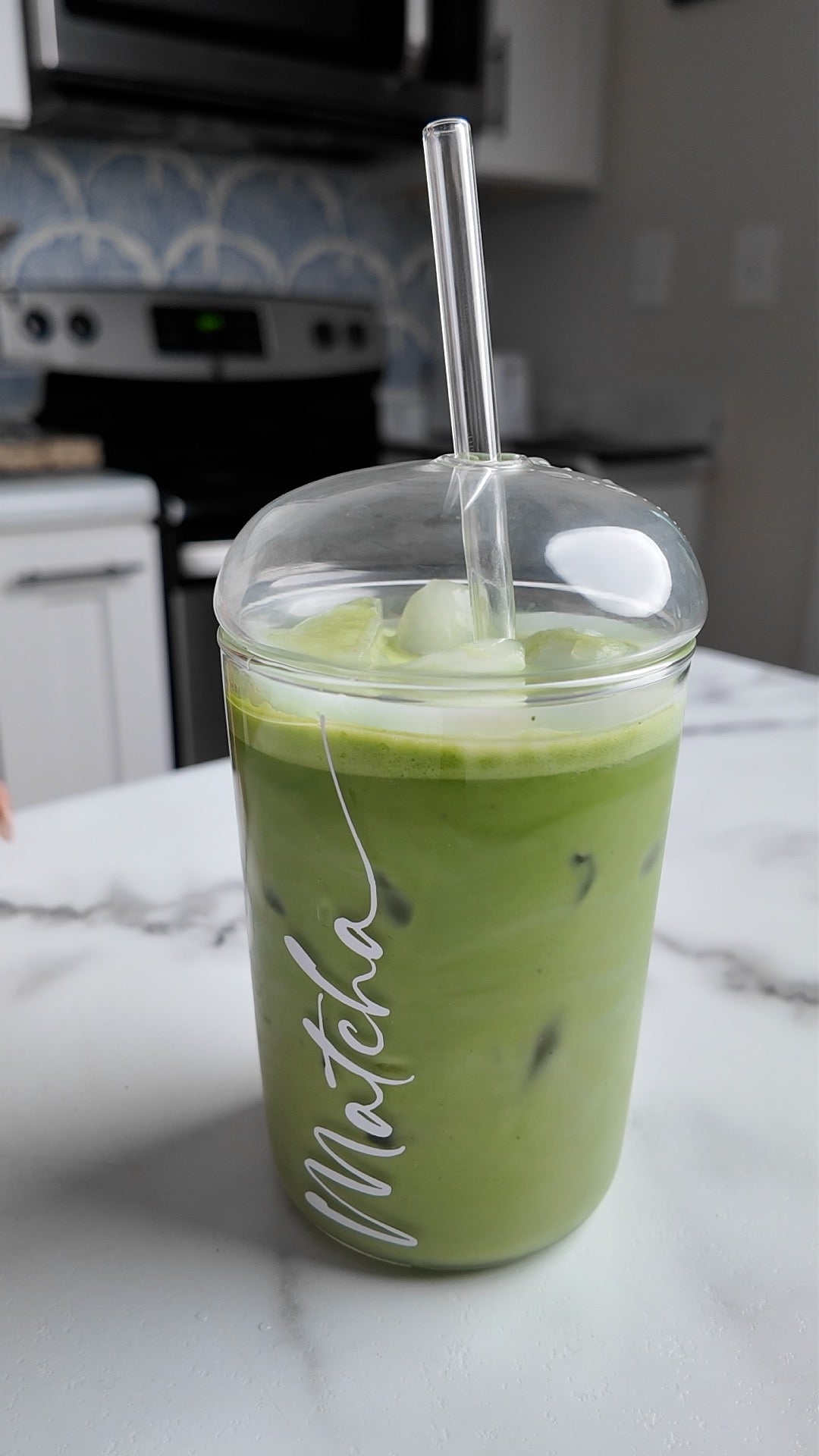 "Matcha" Glass Cup with Dome Lid and Straw